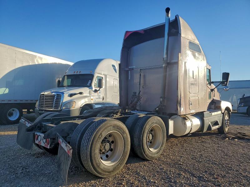 2005 Kenworth T600 Semi Truck