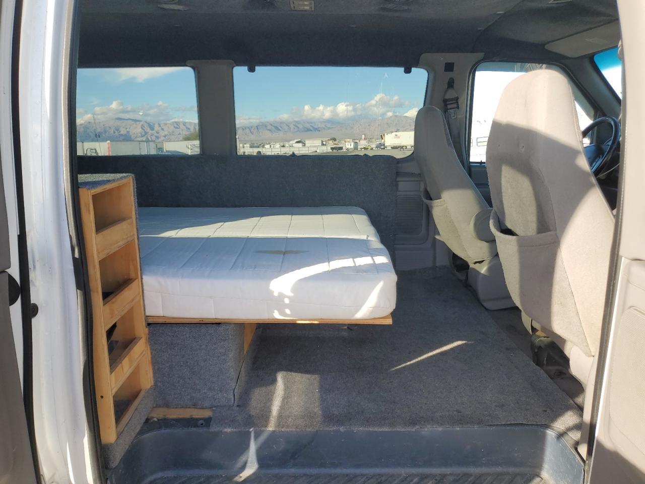 2000 Ford Econoline E350 Super Duty Wagon