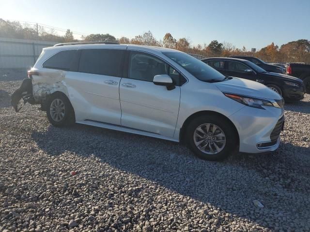 2022 Toyota Sienna xle