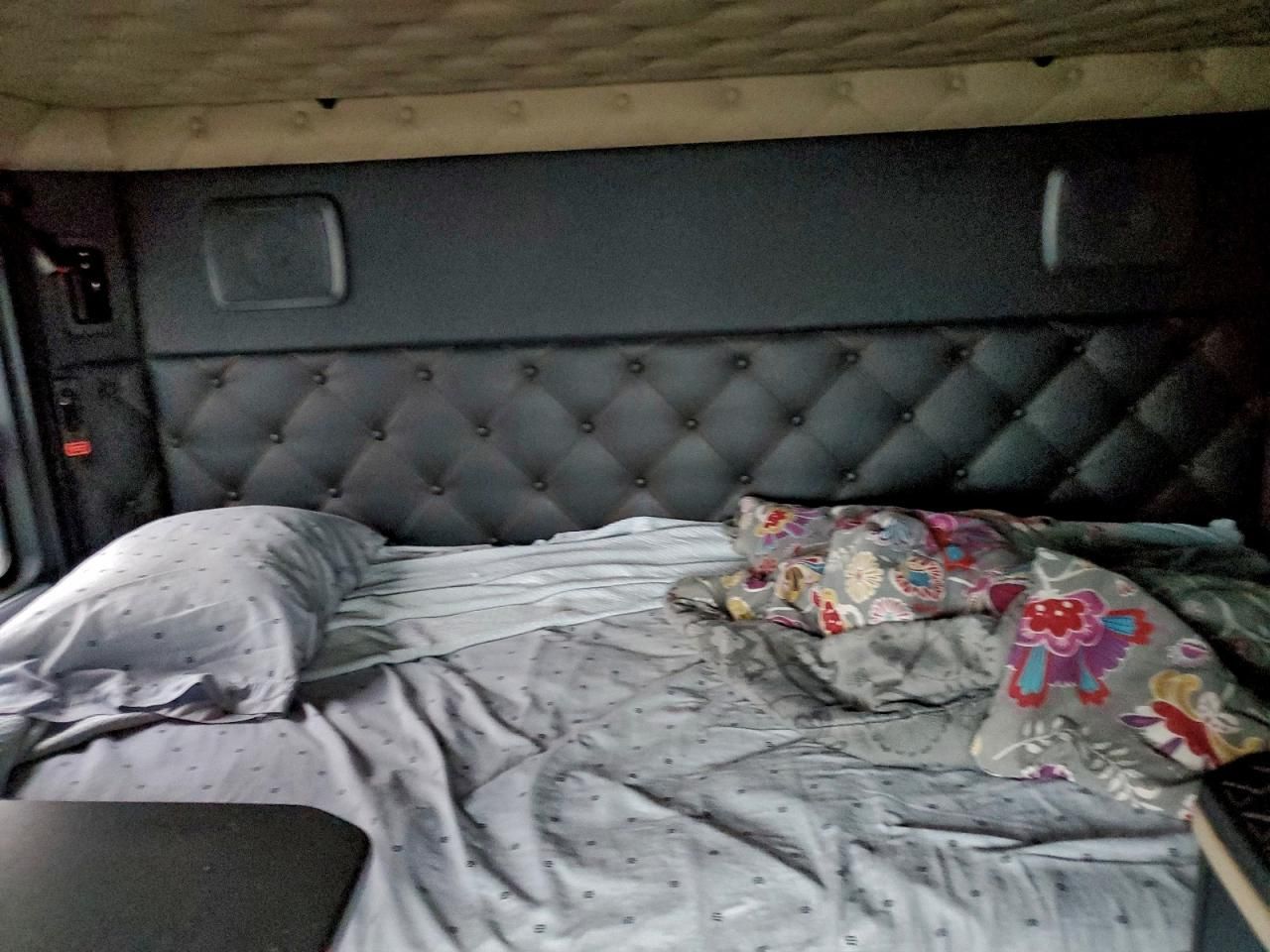 2023 Kenworth T680 Semi Truck