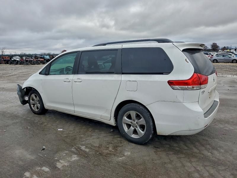 2013 Toyota Sienna le