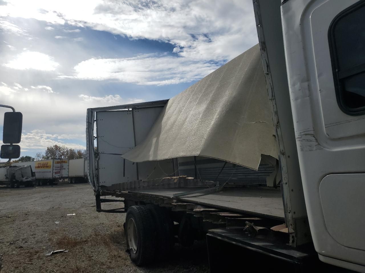 2016 Freightliner Cascadia BOX Truck