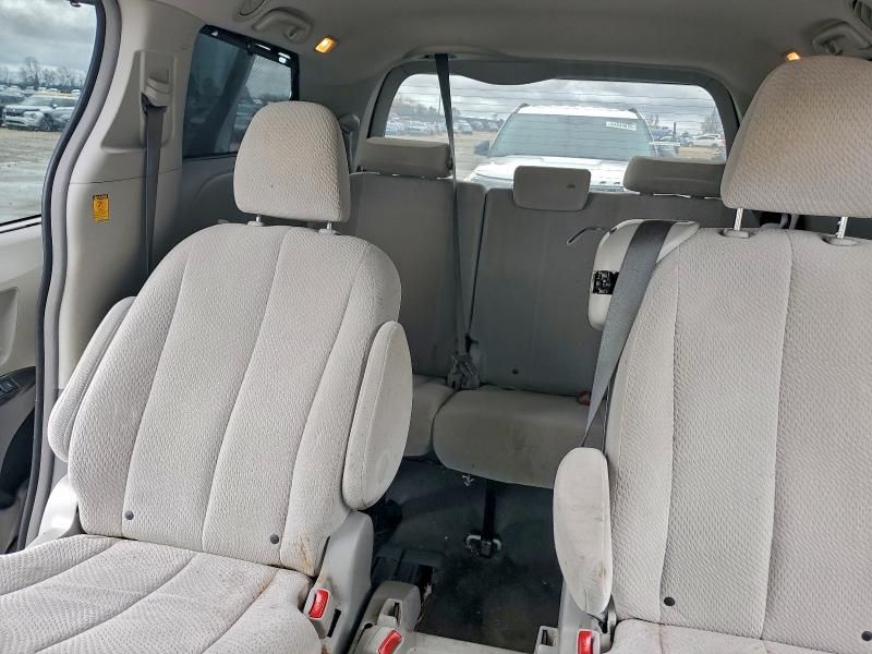2013 Toyota Sienna le