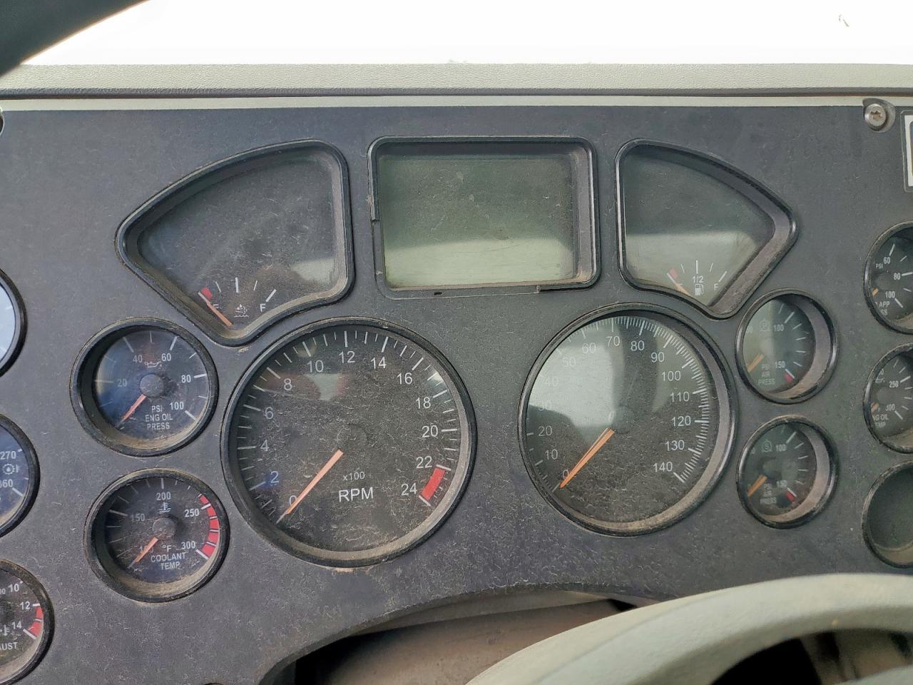 2015 Mack GU713 Semi Truck