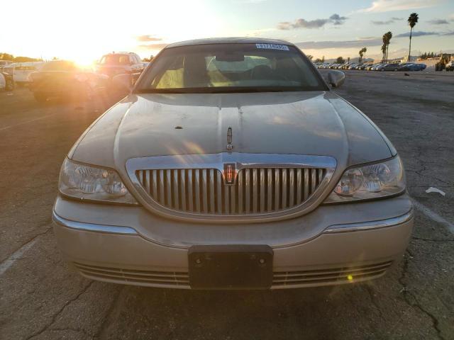 2010 Lincoln Town car Signature Limited