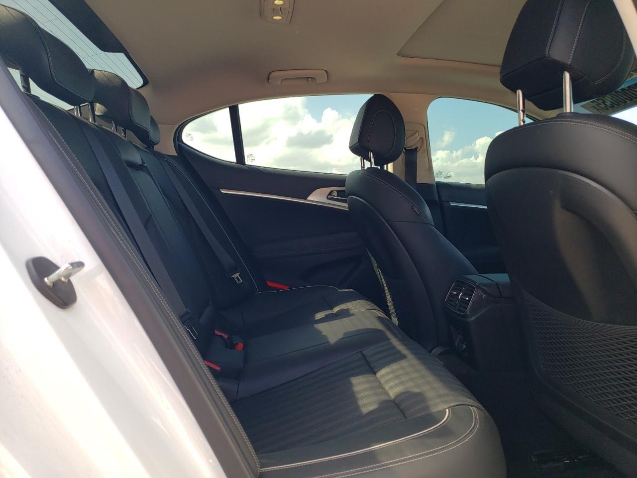 2022 Genesis G70 Base