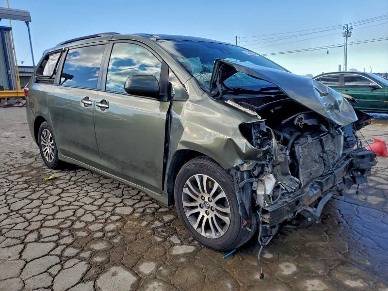 2019 Toyota Sienna xle