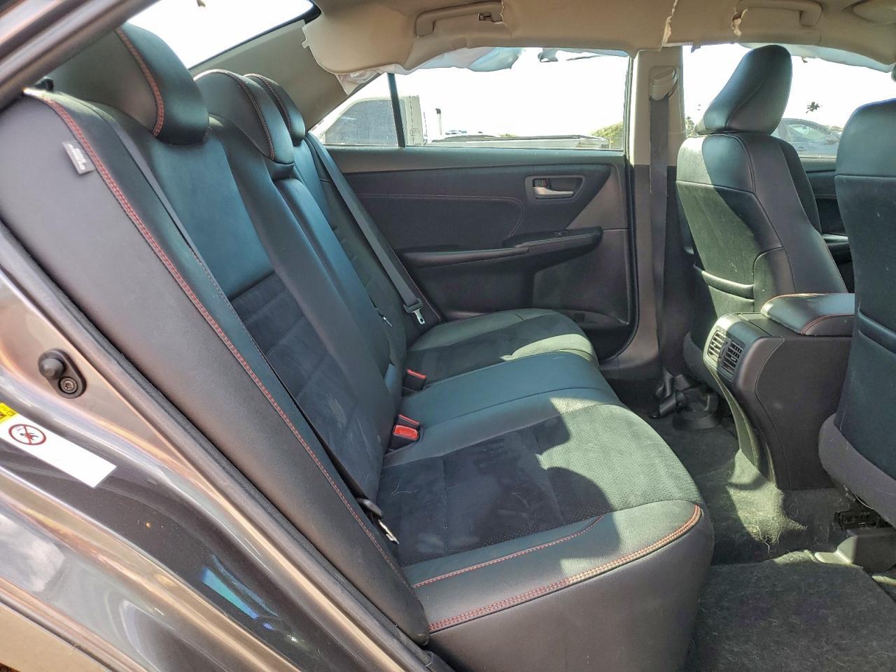 2016 Toyota Camry le