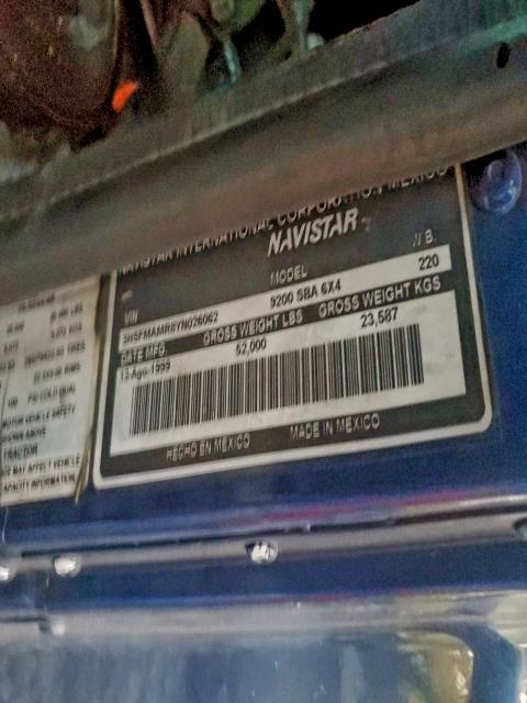 2000 International 9200 Semi Truck