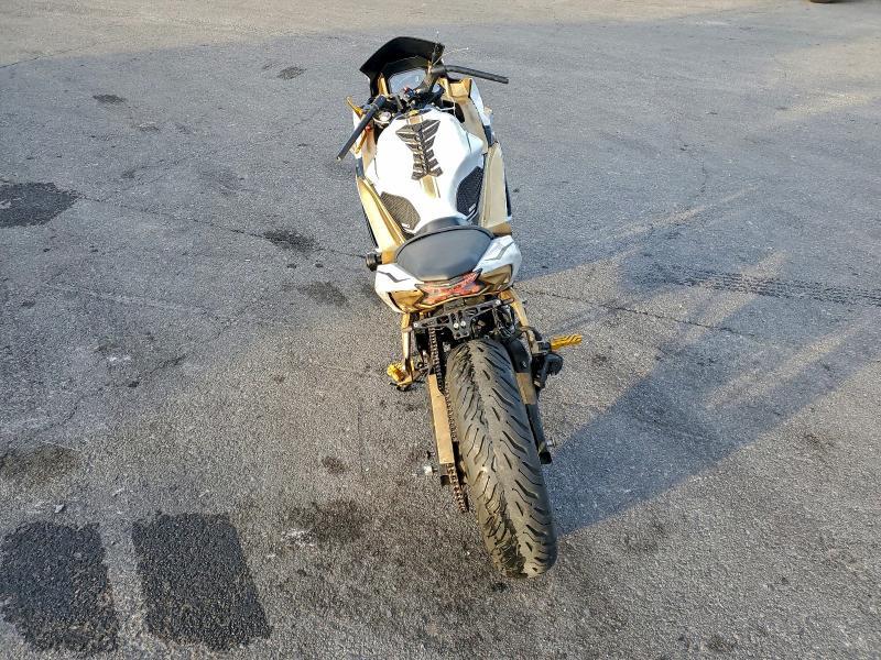 2020 Kawasaki Ex650 m