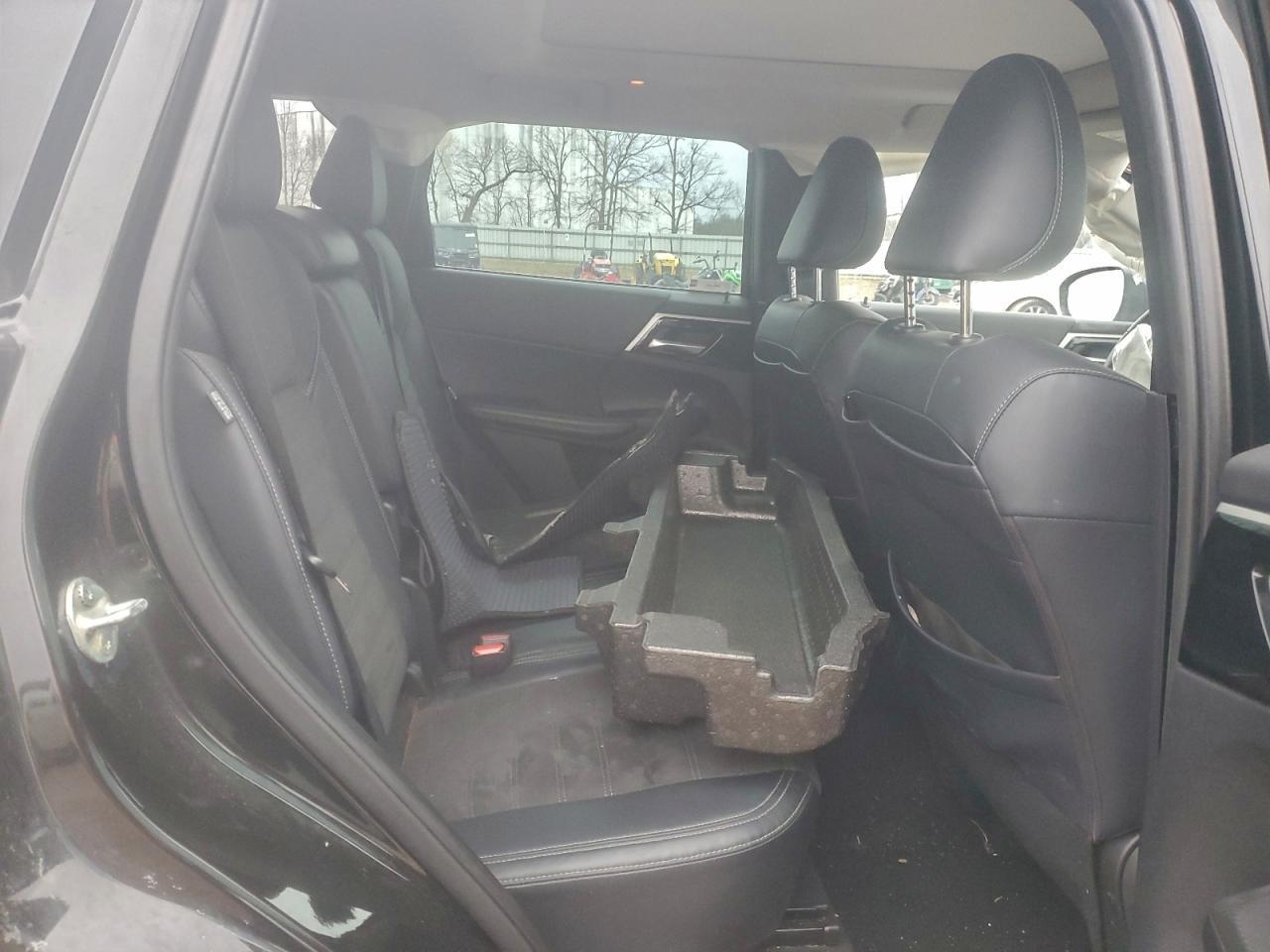2023 Mitsubishi Outlander se