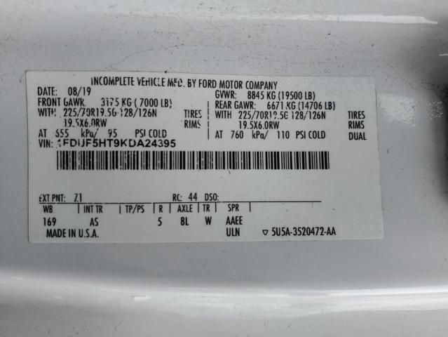 2019 Ford F550 Super Duty Flatbed Truck