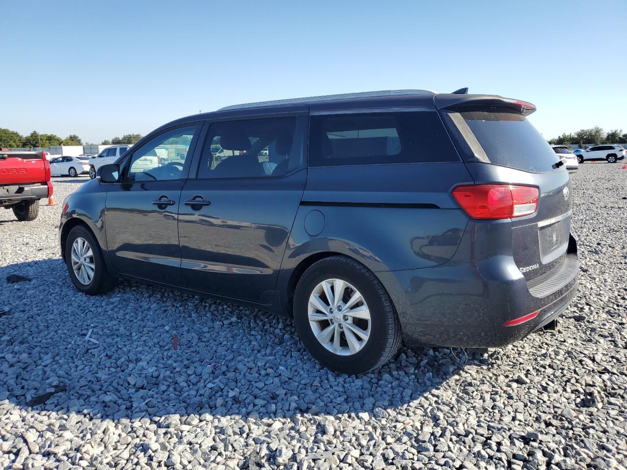 2015 KIA Sedona lx