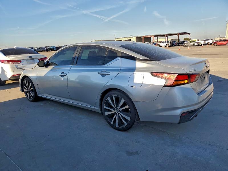 2020 Niss Altima sr