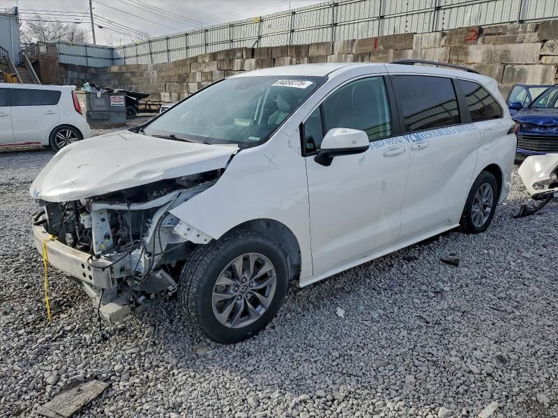 2023 Toyota Sienna le