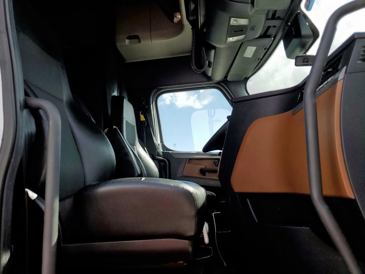 2022 Freigliner 2022 Freightliner Cascadia 126 Semi Truck