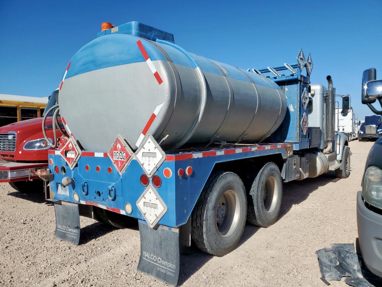 2015 Peterbilt 348 OIL Distributor Truck