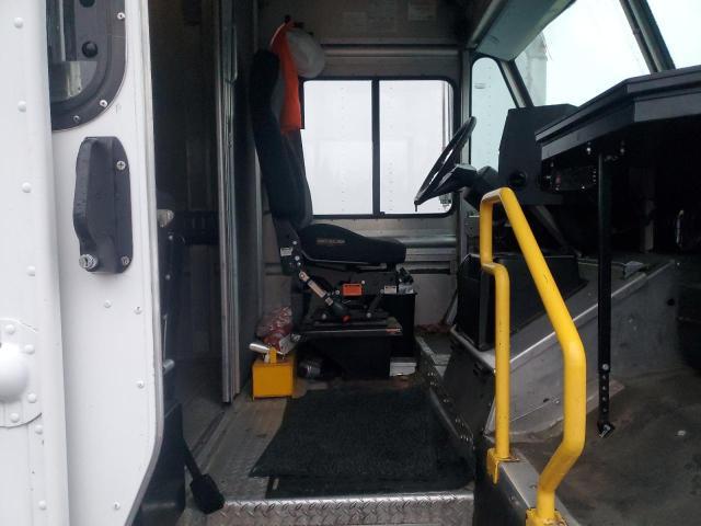 2014 Freightliner MT 45G Delivery Truck
