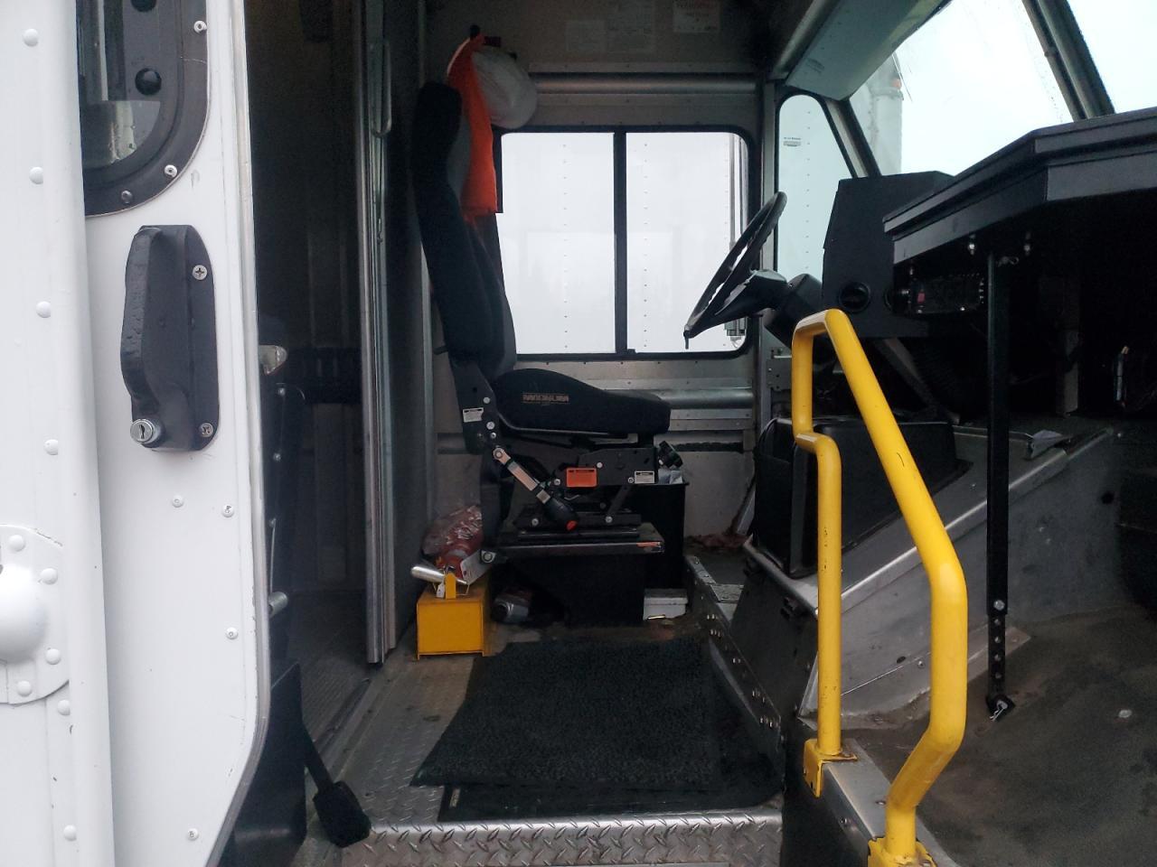 2014 Freightliner MT 45G Delivery Truck