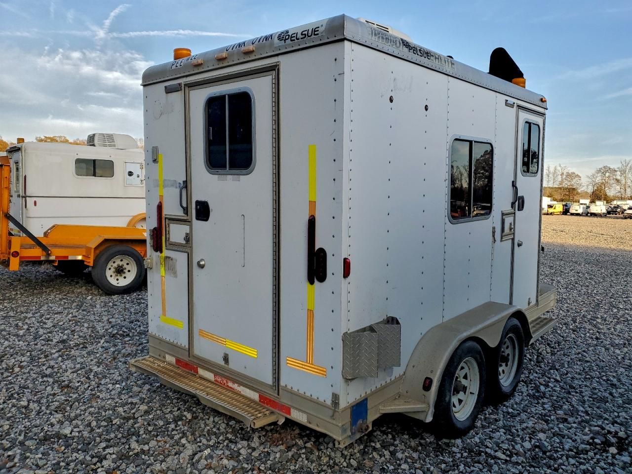 2004 Featherlite Mfg Inc 2004 Featherlite 1627 Fiber Optic Splicing  Traile