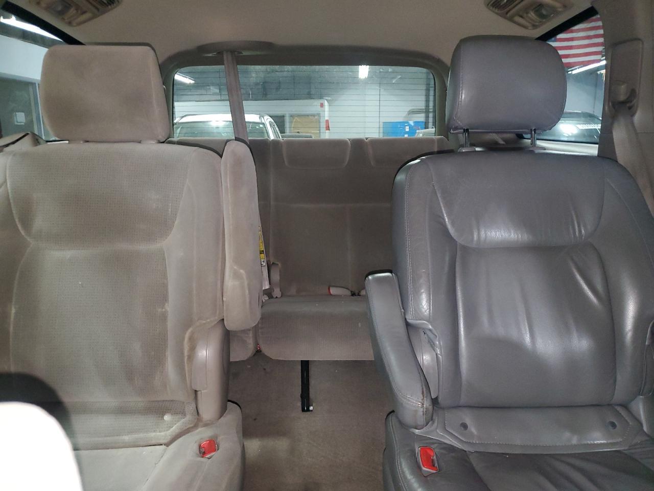 2005 Toyota Sienna le