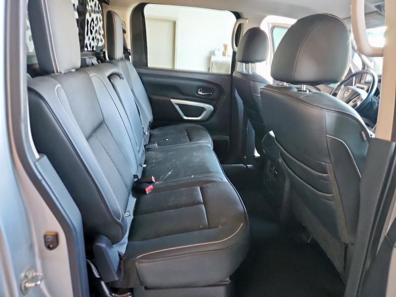 2017 Nissan Titan sv