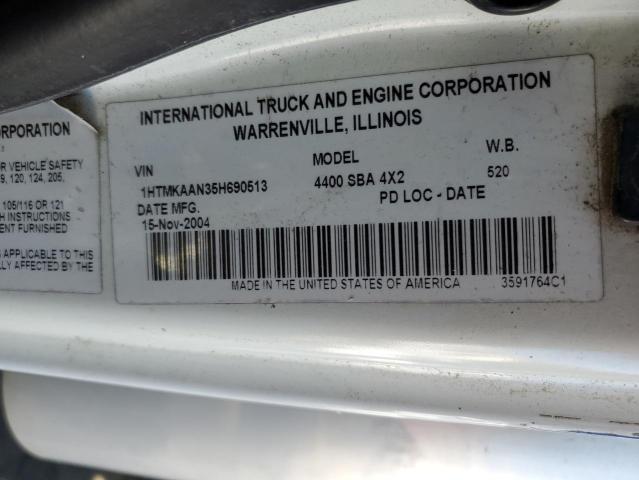 2005 International 4400 box Truck