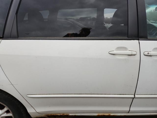 2005 Toyota Sienna le