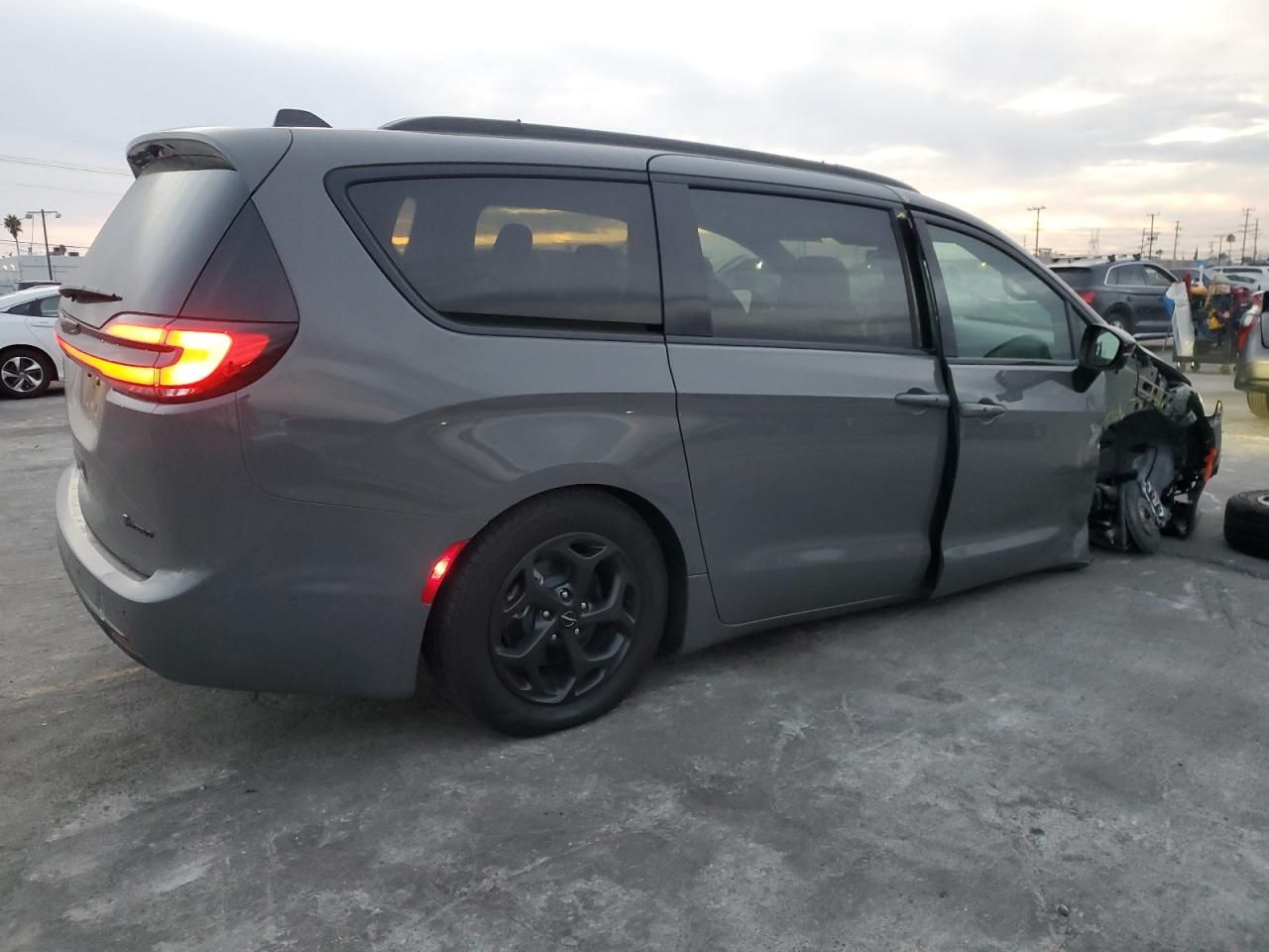 2025 Chrysler Pacifica Hybrid Select