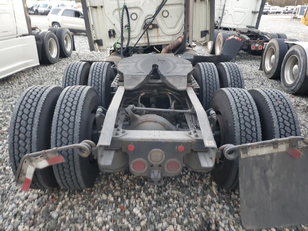 2020 Freightliner Cascadia 126 Semi Truck