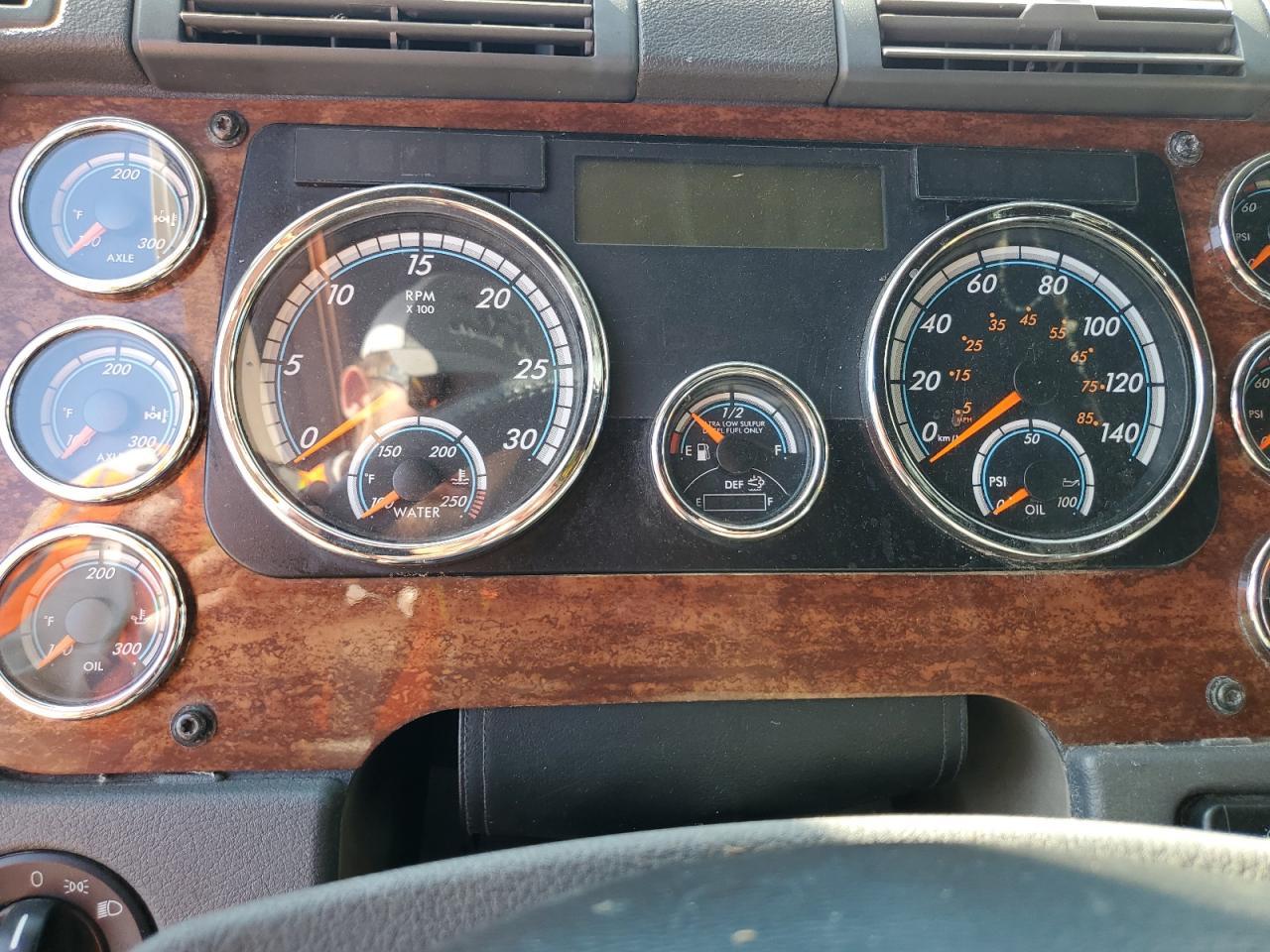 2016 Freigliner 2016 Freightliner Cascadia 125 Semi Truck