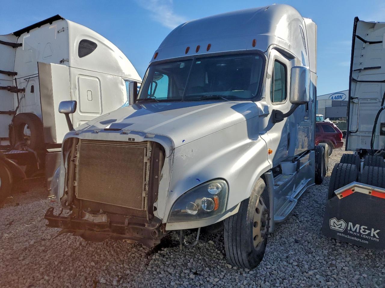 2017 Freigliner 2017 Freightliner Cascadia 125 Semi Truck
