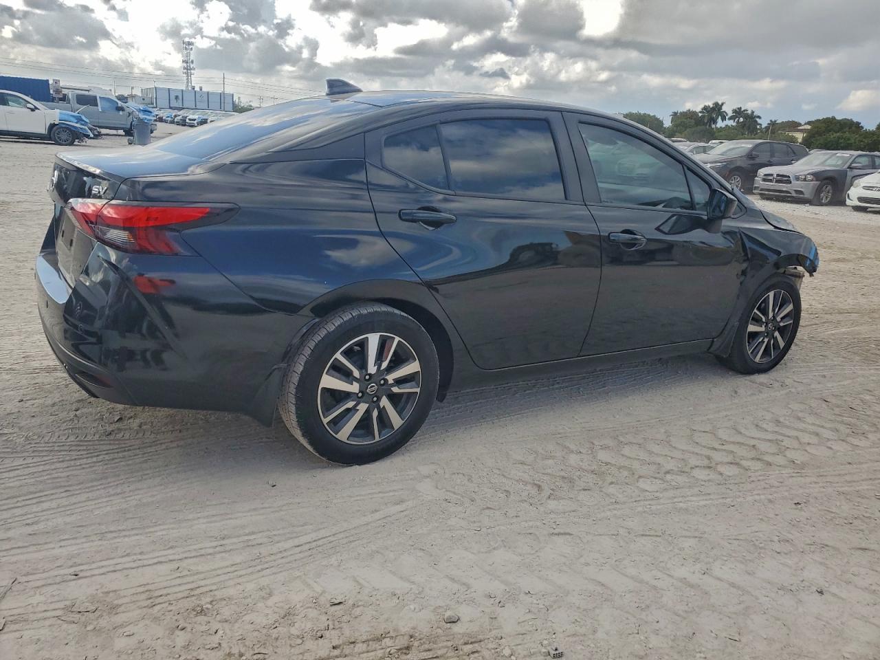 2022 Nissan Versa sv