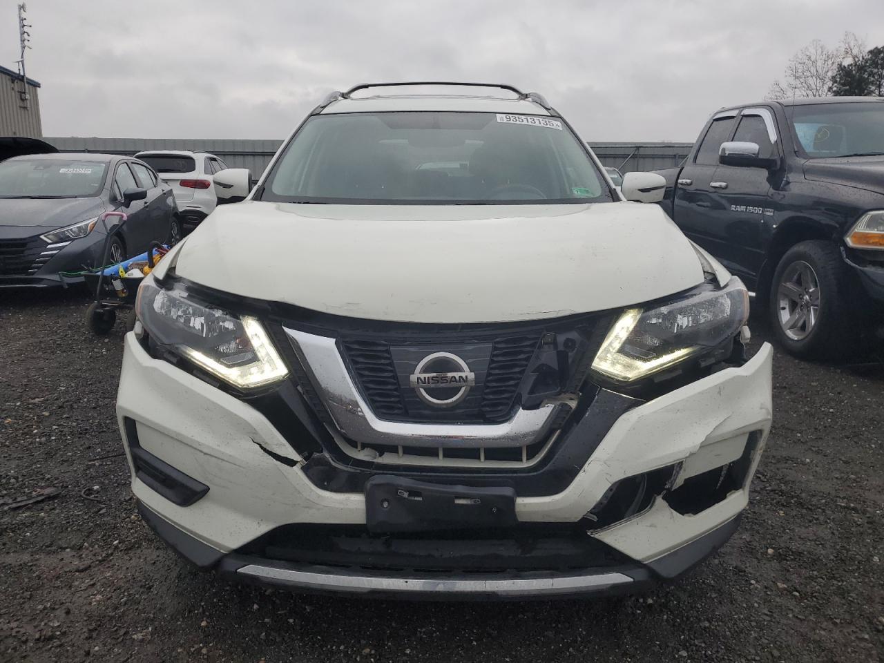 2017 Nissan Rogue sv