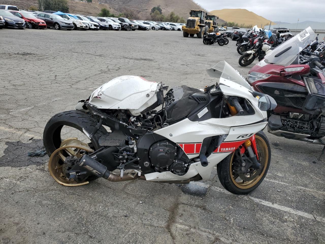2022 Yamaha YZFR1