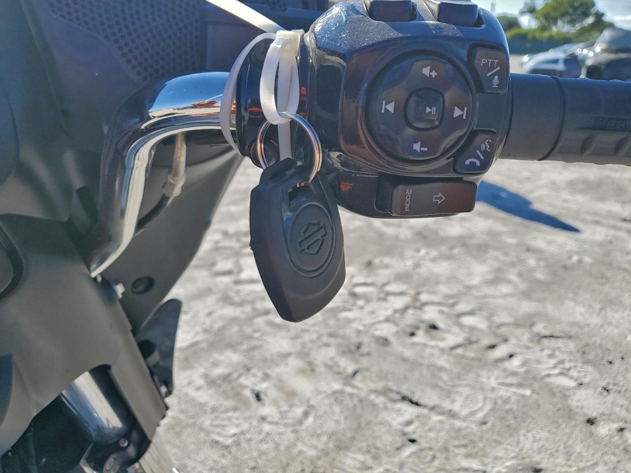 2024 Harley-Davidson Flhx