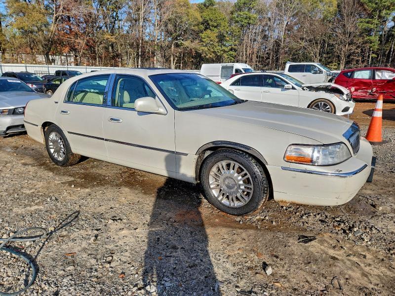 2006 Lincoln Town car Signature Limited