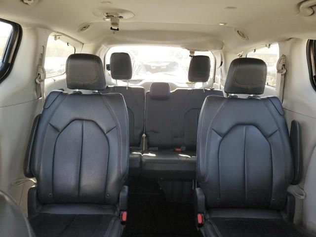 2017 Chrysler Pacifica Touring l