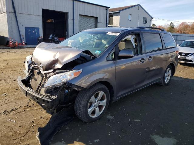 2015 Toyota Sienna le