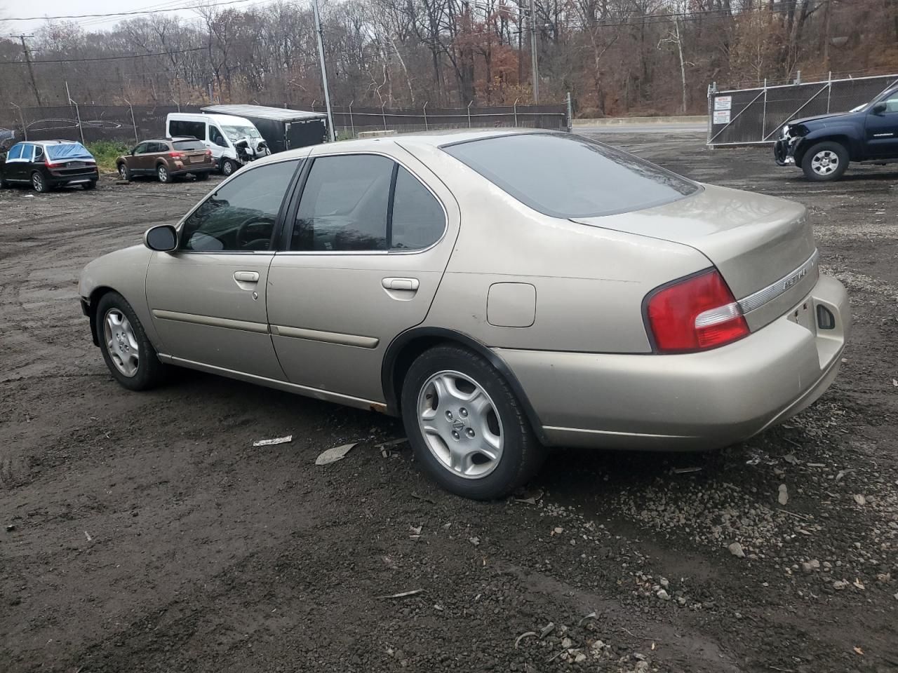 2000 Nissan Altima xe