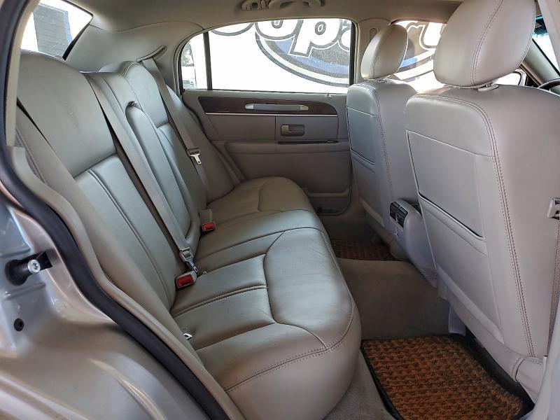 2007 Lincoln Town car Signature Limited
