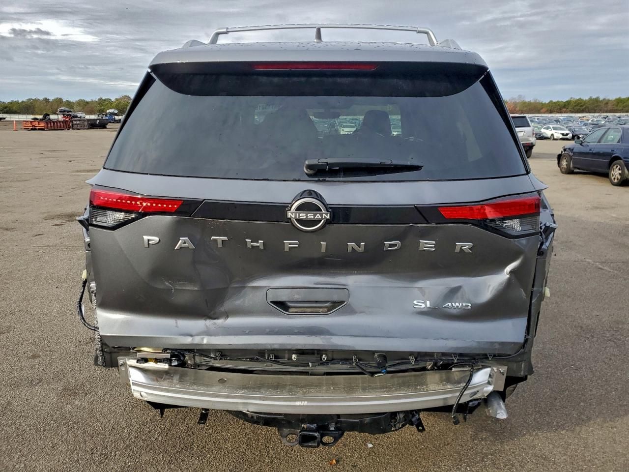 2025 Nissan Pathfinder sl