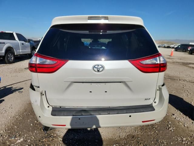 2017 Toyota Sienna xle