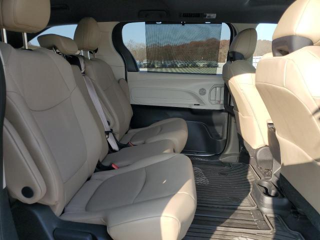 2022 Toyota Sienna xle 8-passenger