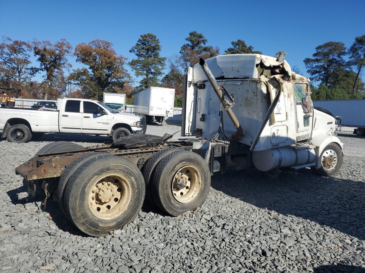 2004 Kenworth T800 Semi Truck