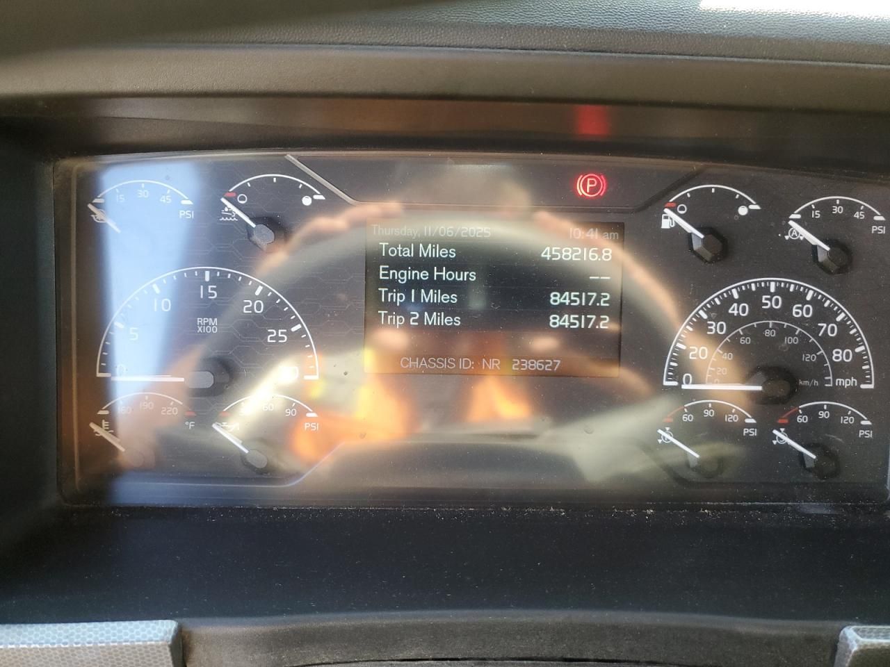 2019 Volvo VNR Semi Truck