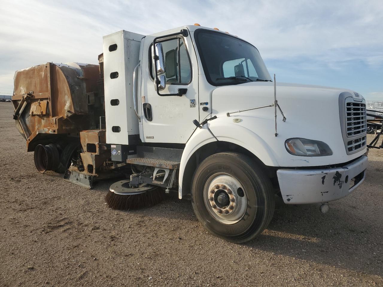 2018 Freigliner 2018 Freightliner Business Class M2 Street Sweeper