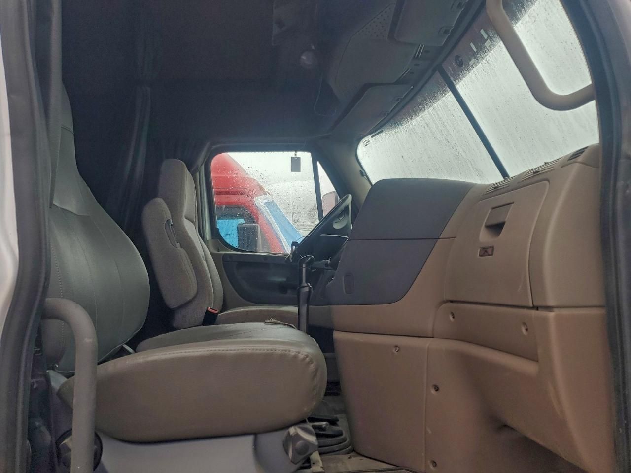 2013 Freightliner Cascadia BOX Truck