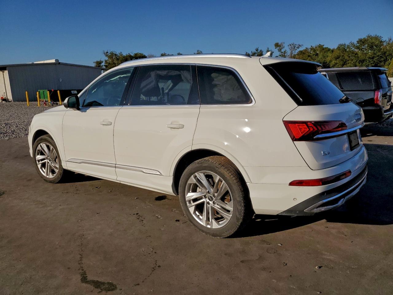 2022 Audi Q7 Premium Plus