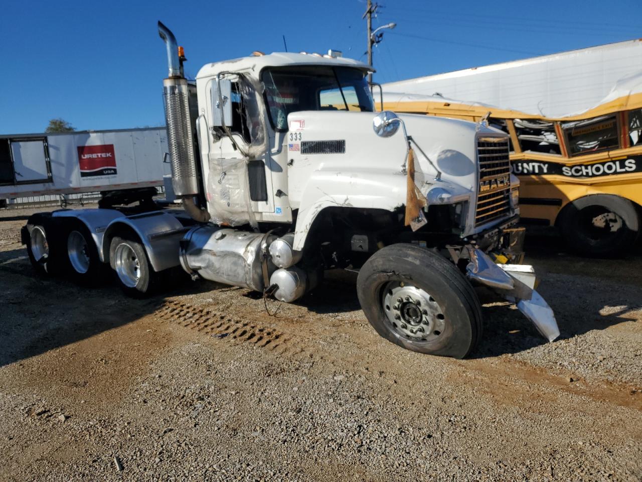 2004 Mack Ch613 Semi Truck